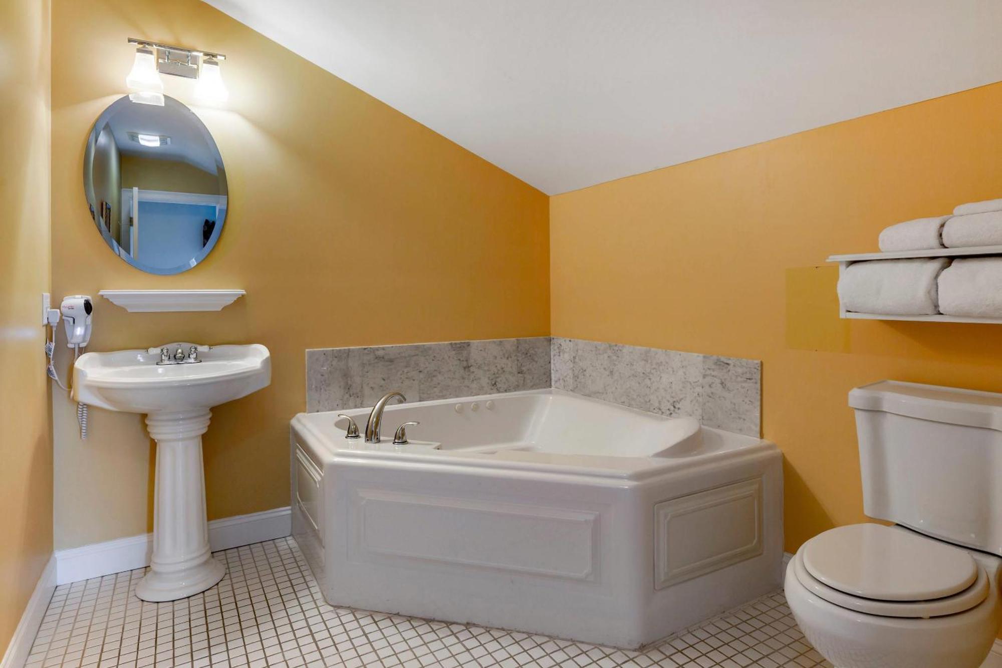 Essex Street Inn & Suites, Ascend Hotel Collection Нюбърипорт Екстериор снимка